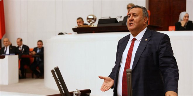 CHP'li vekil, Meclis'te yan�nda getirdi�i bakliyat� d�kt�