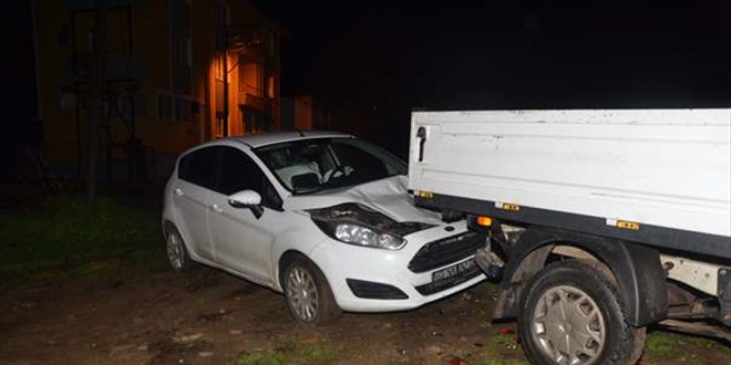 Tekirdağ'da sokağa çıkma kısıtlamasını ihlal eden kişi, polisten kaçarken kaza yaptı