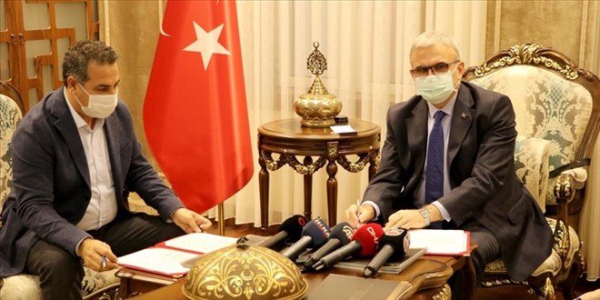 Mezun olduğu okulun yerine yenisini yapacak