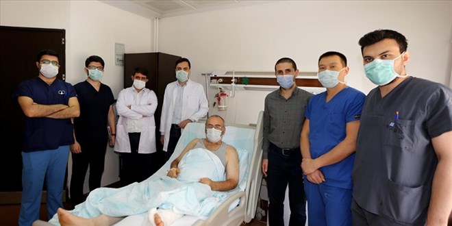 Doktorların dikkatiyle bacağı kesilmekten kurtuldu