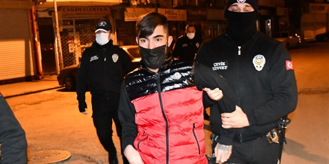 Yakalandı, 'Zeki Müren de izleyecek mi?' diye dalga geçti