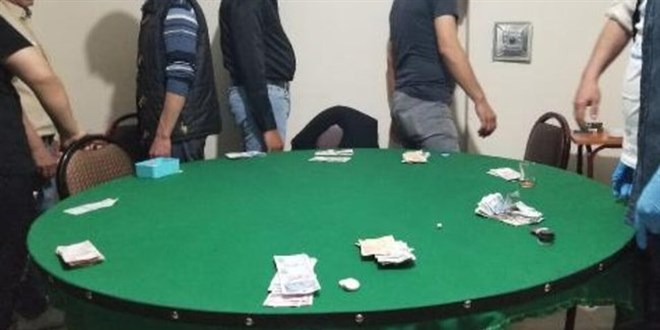 Haftasonu kısıtlamasında iş yerine kapanıp kumar oynayanlara suçüstü