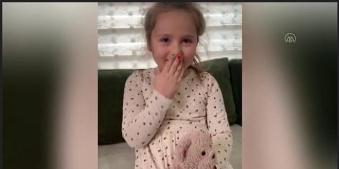 Minik ��rencilerden vir�se yakalanan ��retmenlerine klipli moral