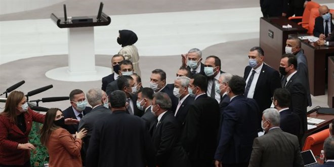 TBMM'de AK Parti ile HDP milletvekilleri arasında tartışma