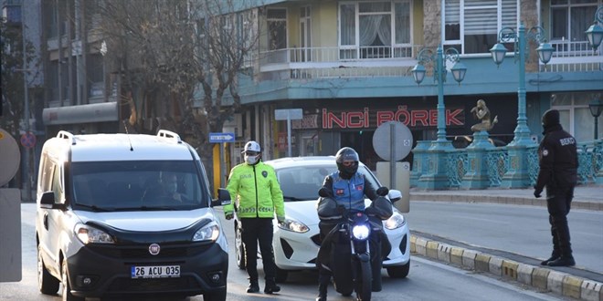 Eskişehir'de kısıtlamalarla koronavirüs vakaları düştü
