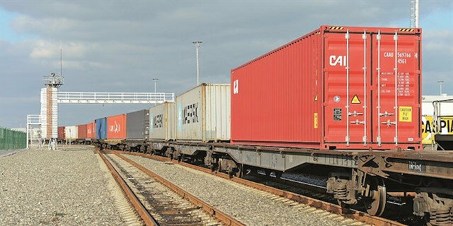 İlk ihracat treni Çin'de: İki kıta, iki deniz, iki ülke geçti