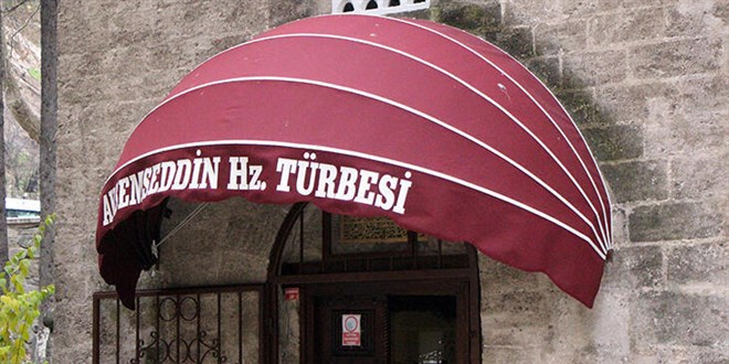 Akşemseddin Türbesi'ndeki tepki çeken tente kaldırıldı