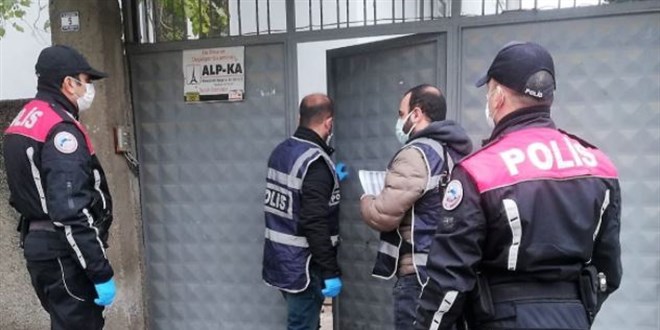 Polis dolandırıcıya vatandaşla birlikte suçüstü yaptı
