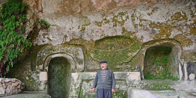 30 yıldır mağarada yaşıyor