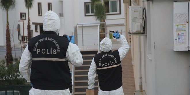 Polis evinde ölü bulundu