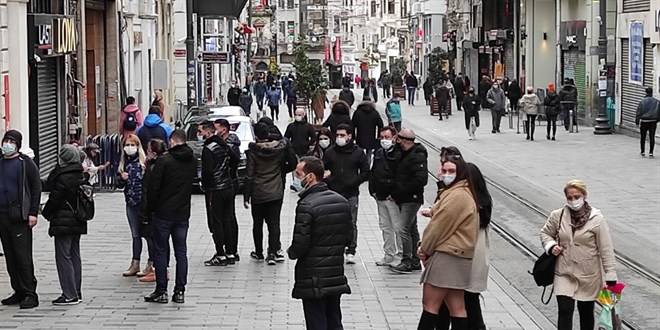 Taksim Meydanı ve İstiklal Caddesi'nde turist yoğunluğu
