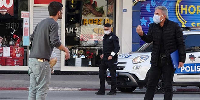 Mobeseyi taşladı, gözaltına alınmamak için direndi