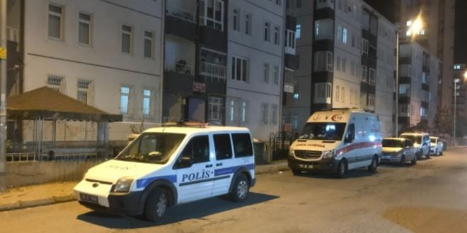 Yalnız yaşayan emekli öğretmen evinde ölü bulundu