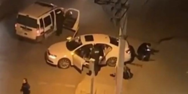 Kaçan sürücüye tekme atan polis açığa alındı