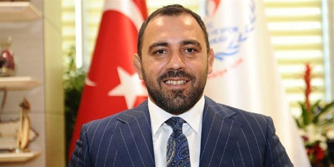 Hamza Yerlikaya diplomalarını paylaştı