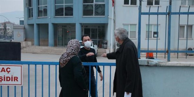 Emekli öğretmen dolandırılmaktan son anda kurtuldu
