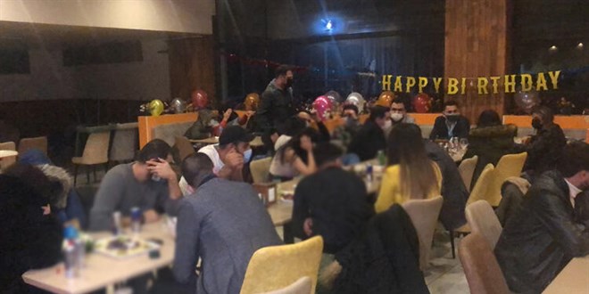 İstanbul Esenyurt'ta doğum günü partisine baskın