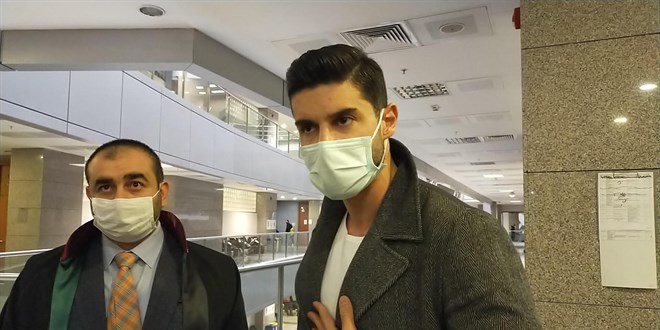 Oyuncu Berk Oktay'�n g�r�nt�lerini payla�an eski e�ine ceza