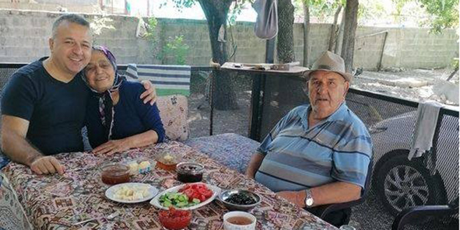 Bir ay içinde anne, baba ve oğlu koronadan hayatını kaybetti