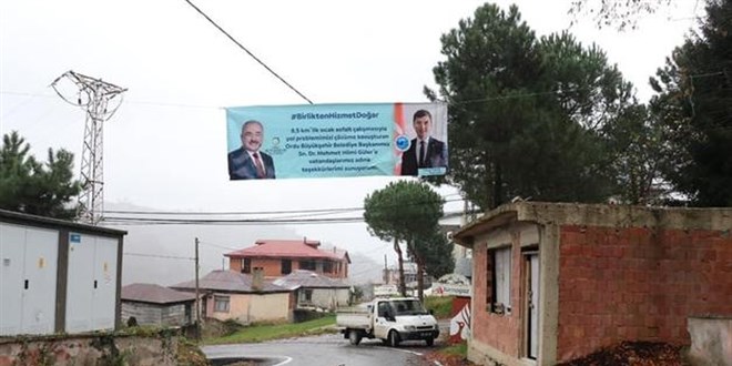 CHP'li başkandan AK Parti'li başkana pankartlı teşekkür