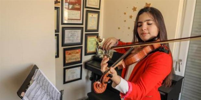 Keman sanat��s� 13 ya��ndaki Elif, ABD'de ���nc� oldu