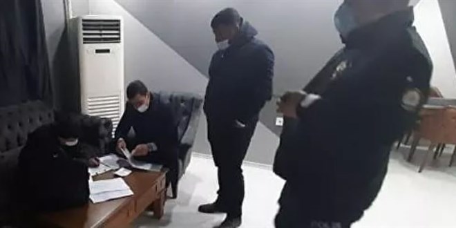 Bilardo salonuna koronavirüs baskını: Şartelleri indirip kaçmaya çalıştılar