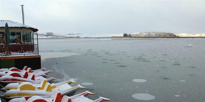 Sivas'ta Hafik G�l� buz tuttu