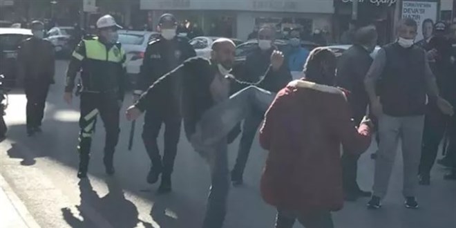 Maske takmadı, kimlik soran polise bıçak çekti