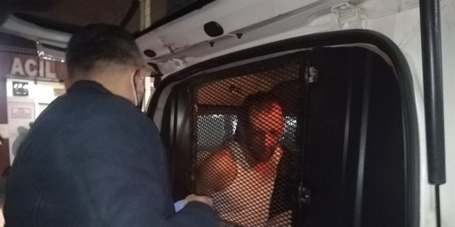 İzmir'de polis memuruna döner bıçaklı saldırı