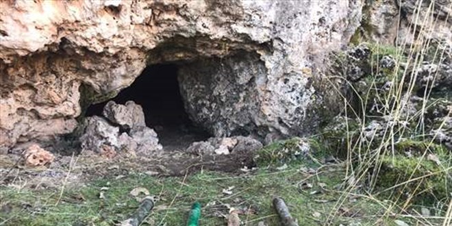 Teröristlerin kullandığı sığınakta roketatar mühimmatları ele geçirildi