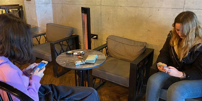 Uzmanından uyarılar! Telefon kullanımı el felcine yol açabilir