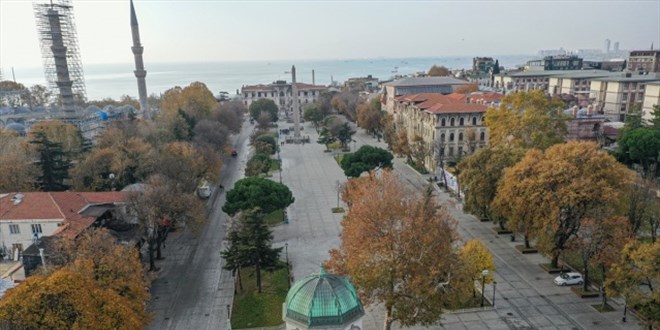 İstanbul, sokak kısıtlamasında sakin bir akşam yaşıyor