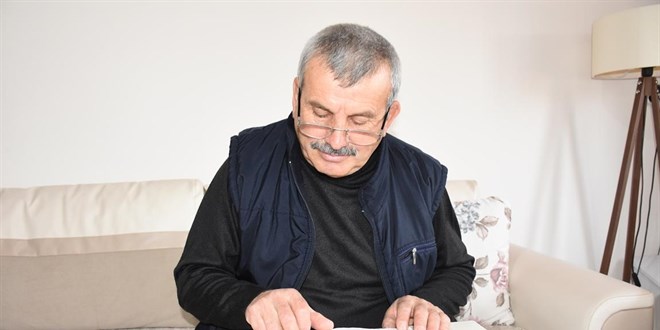 12 yıldır ölenlerin kayıtlarını tutuyor