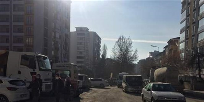 Elazığ'da bazı evler hasar gördü, sokağa çıkma kısıtlamasına esneklik sağlandı