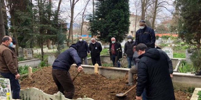 57 y�ll�k evli �ift 5 saat ara ile koronavir�se yenildi