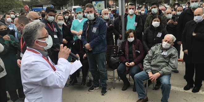 Yaşamını yitiren doktor gözyaşları arasında toprağa verildi
