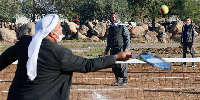 Bakan Kasapoğlu'ndan Viranşehirli köylülere tenis kortu sözü