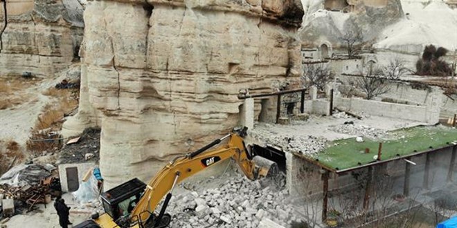 Göreme Belediye Başkanı, oğlunun kaçak yapısını yıktırdı