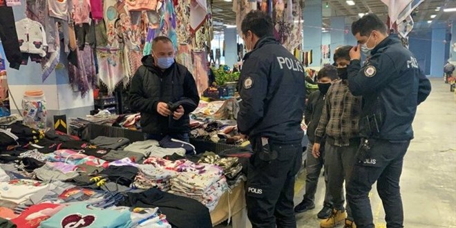 Ayakkabısı su alan çocuğa, duygulandıran sürpriz