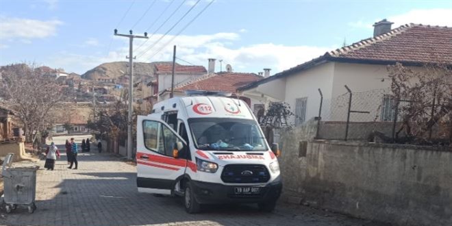 Emekli öğretmen çatı katında ölü bulundu