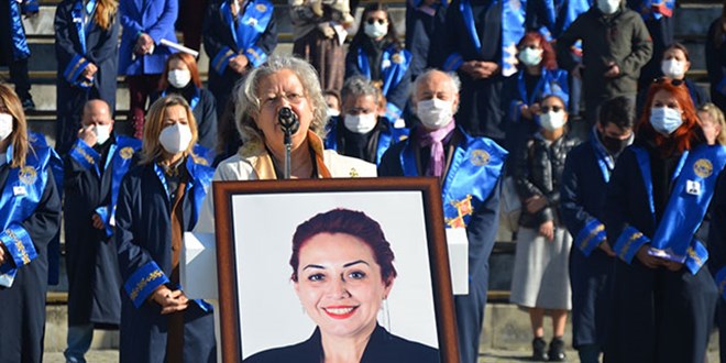 Aylin Sözer'e çalıştığı üniversitede gözyaşlarıyla veda edildi