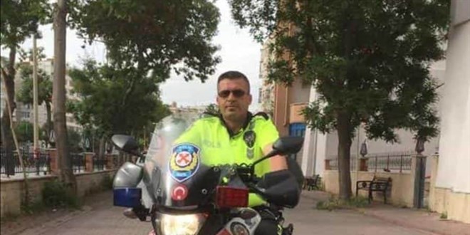 Koronavirüse yenik düşen trafik polisi toprağa verildi