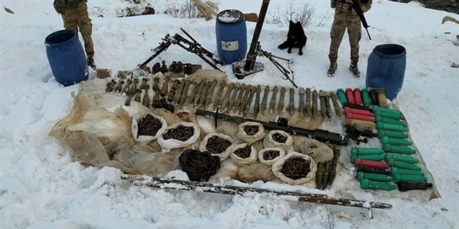 Hakkari'de terör örgütü PKK'nın cephaneliği ele geçirildi