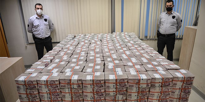 Milli Piyango tarihinin en byk ikramiyesi sergilendi