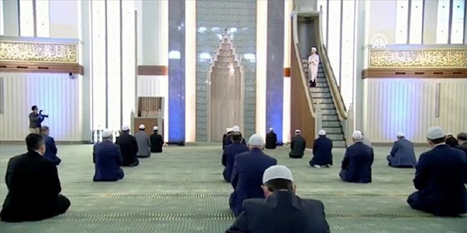 Ali Erbaş: İkamete en yakın camide cuma namazı kılınanacak