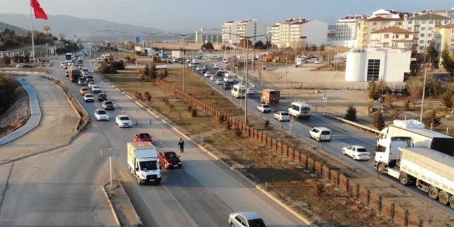 43 ilin geçiş noktasında yılbaşı öncesi trafik yoğunluğu