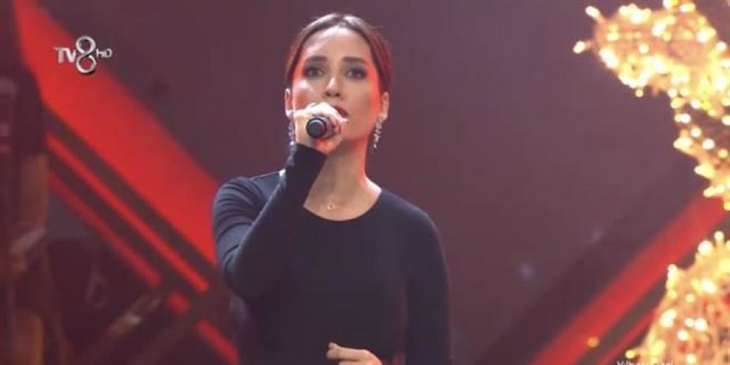 Nazlı Çelik olay oldu! Ebru Gündeş'ten teklif geldi
