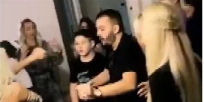 Bursa'da dansözlü eğlenceye polis baskını