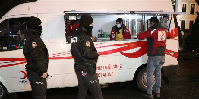Türk Kızılayından görev başındaki güvenlik güçlerine çorba ve çay ikramı