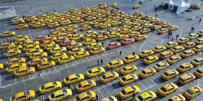 Yenikap'da taksicilerin taksimetre gncelleme younluu devam ediyor